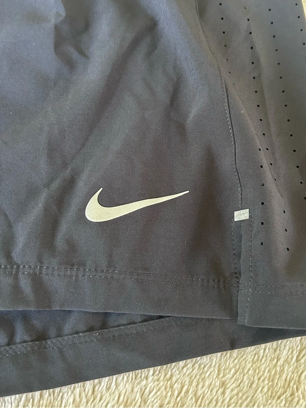 New with tags Nike running shorts lined Dri-Fit men large - Picture 8 of 9